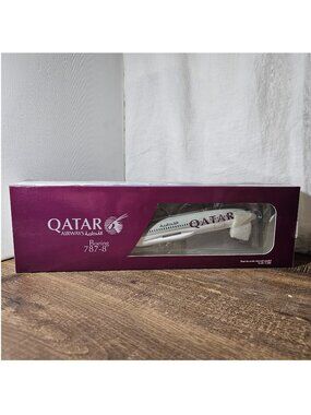Qatar Airways Boeing 787-8 Dreamliner A7-BCB 1:200 1/200 Model by SOCATEC